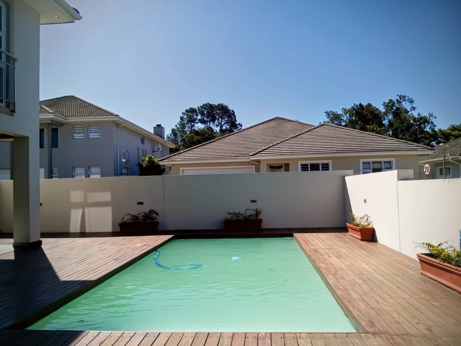 5 Bedroom Property for Sale in Beacon Bay Eastern Cape